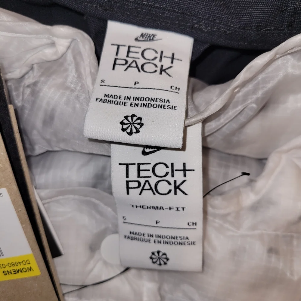 Nike Sportswear Therma-FIT Tech Pack 3-in-1 Jacket Wmns Size Small DD4660-010 - Picture 3 of 7